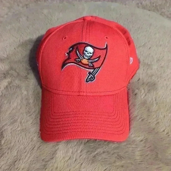 NFL New Era Tampa Bay Buccaneers hat, small-medium, red and black - Picture 1 of 7